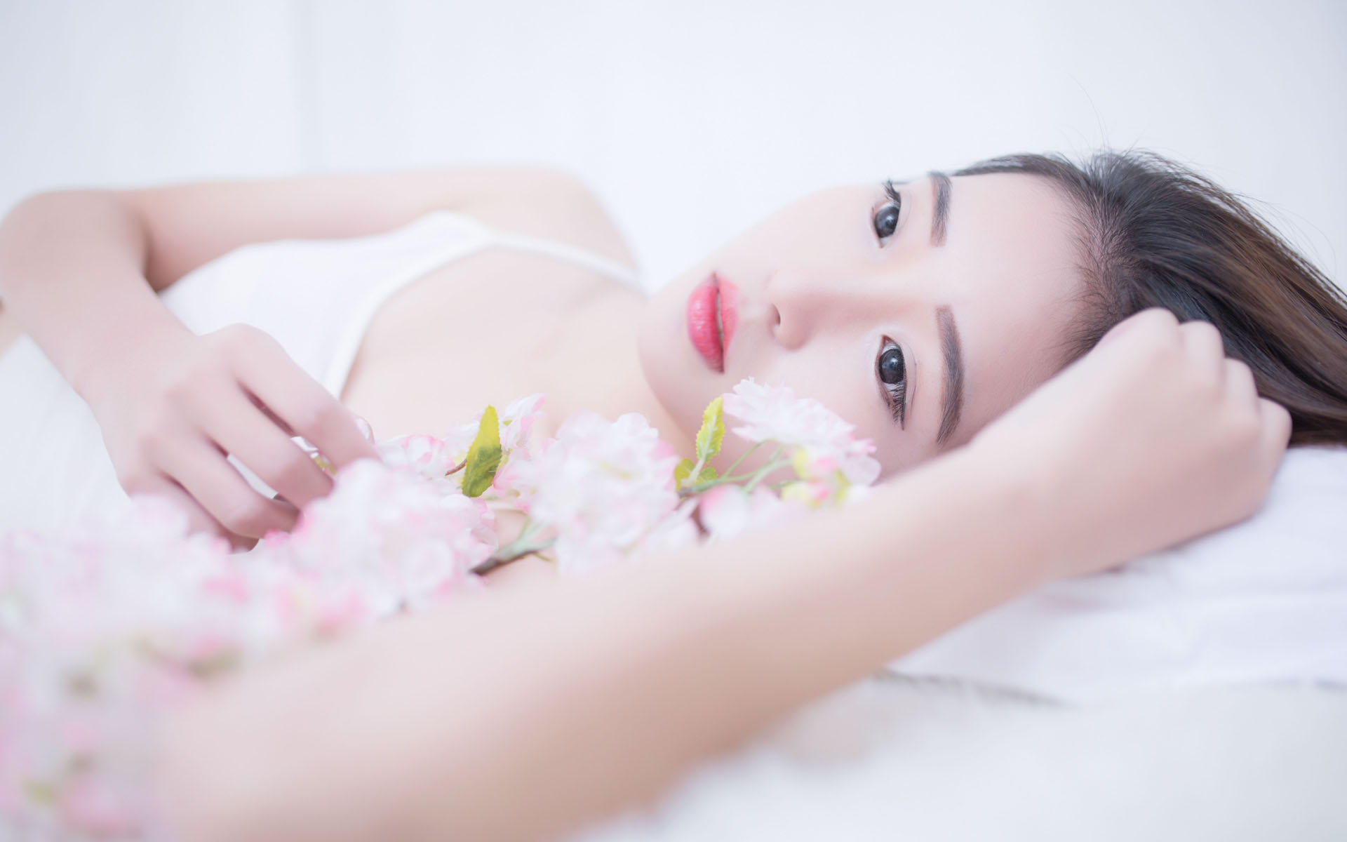 习近平：坚持平等相待、求同存异、互利合作符合中澳两国和两国人民根本利益